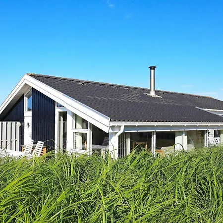 6 Person In Lokken-by Traum