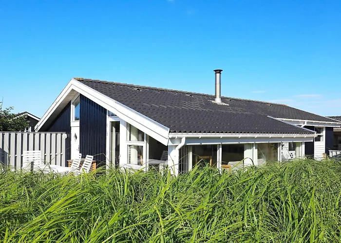 6 Person In Lokken-by Traum